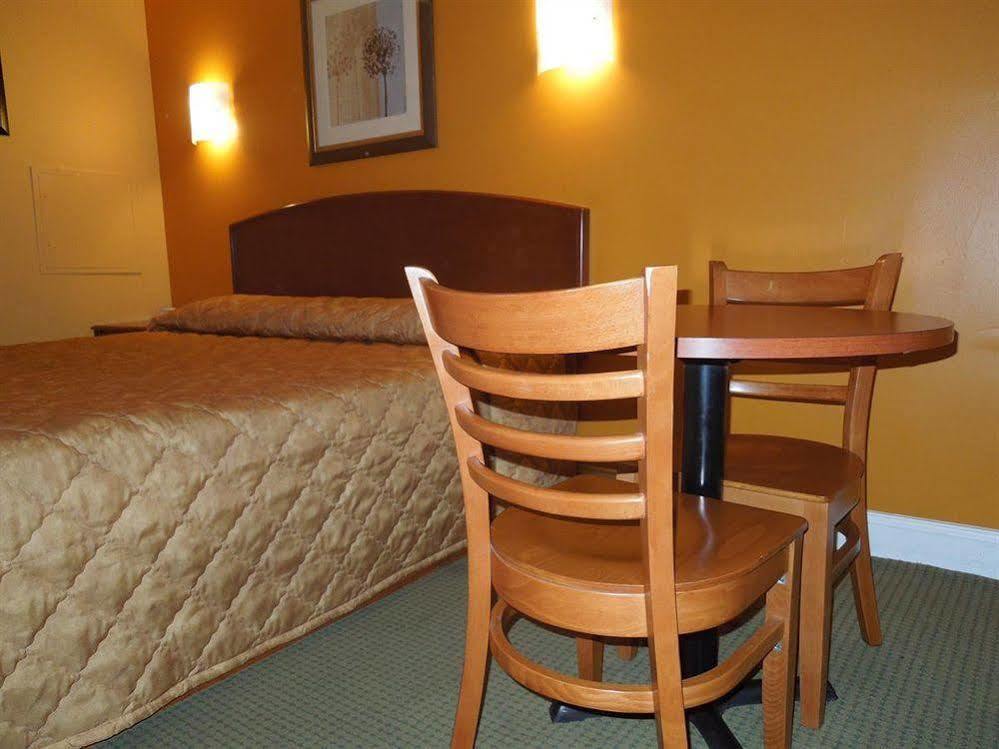 Lakeland Inn - Bohemia Экстерьер фото